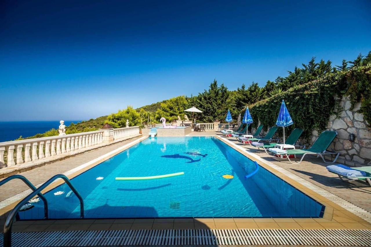 Keri Me Away - Argo'S Summer Poolside Retreats Villa Екстериор снимка