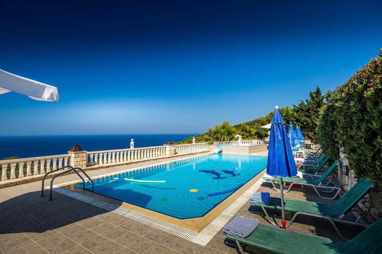 Keri Me Away - Argo'S Summer Poolside Retreats Villa Екстериор снимка