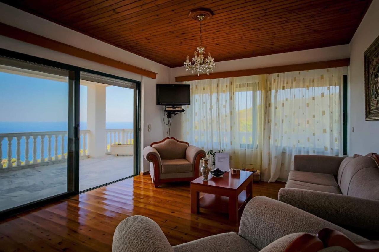 Keri Me Away - Argo'S Summer Poolside Retreats Villa Екстериор снимка