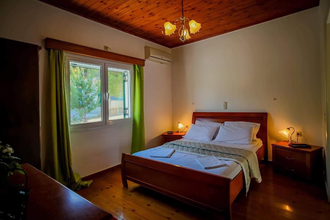 Keri Me Away - Argo'S Summer Poolside Retreats Villa Екстериор снимка