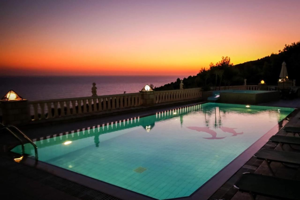 Keri Me Away - Argo'S Summer Poolside Retreats Villa Екстериор снимка
