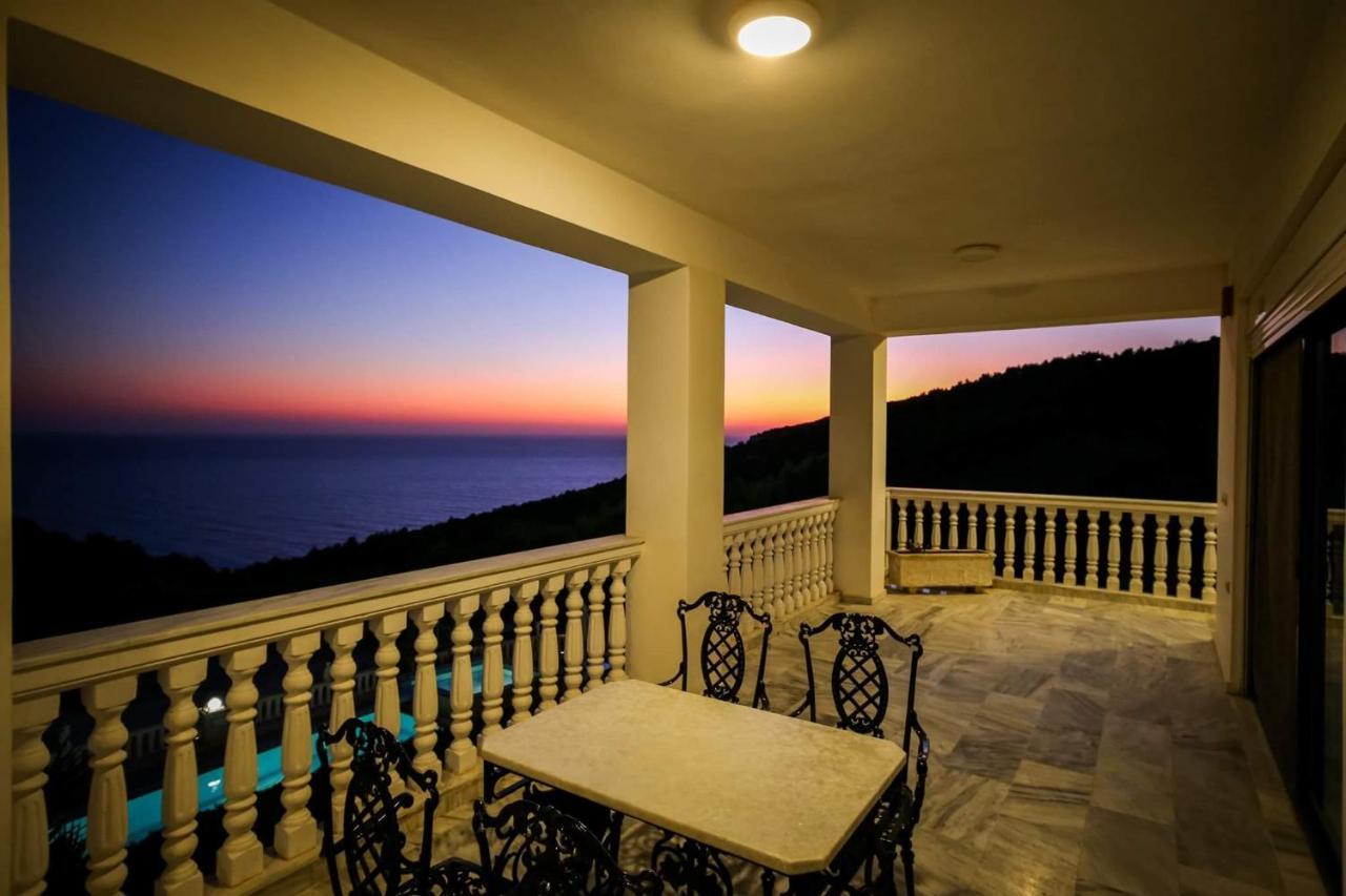 Keri Me Away - Argo'S Summer Poolside Retreats Villa Екстериор снимка