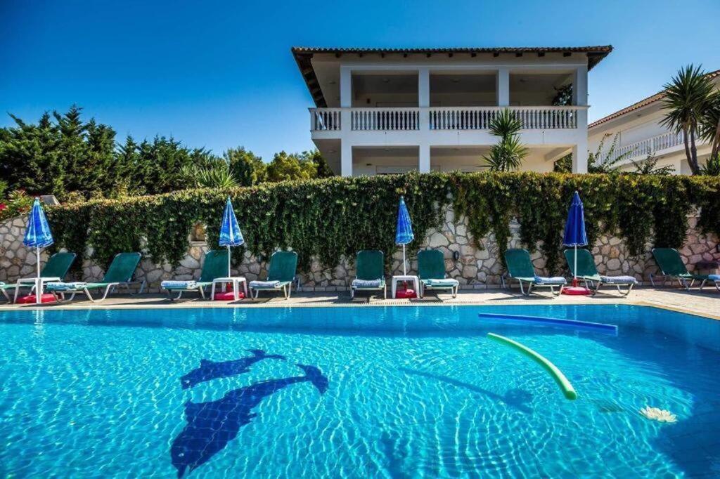 Keri Me Away - Argo'S Summer Poolside Retreats Villa Екстериор снимка